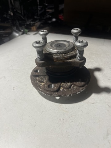 Ступица заднего колеса 33416867927 BMW