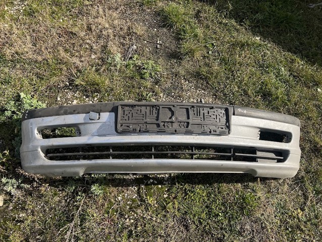 Передний бампер 51118195284 BMW