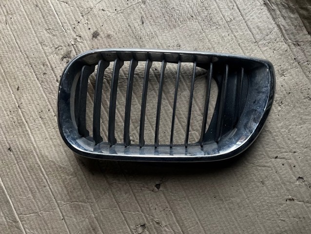 Решетка радиатора правая 511370305490 BMW