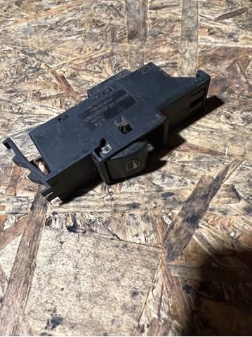 Кнопки переднего правого стекло подъемника 61316902176 BMW