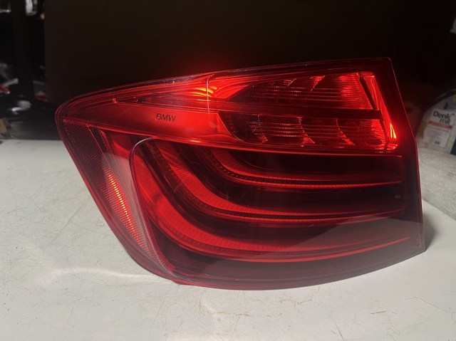 Задняя левая внешняя фара 63217306161 BMW