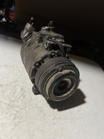 Компрессор кондиционера 64528381233 BMW
