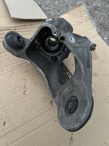 Кулак поворотный правый 6770984 BMW