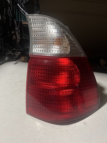 Задний правый внешний фонарь 7158390 BMW