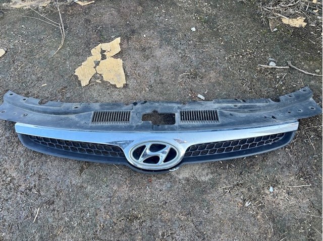 Решетка радиатора 863512L000 HYUNDAI