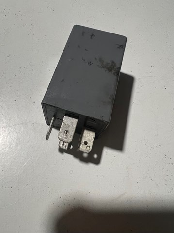 Реле обогрева заднего стекла 88AG18C641AA FORD