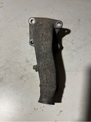 Кронштейн подушки (опоры) двигателя, правой A1662230304 MERCEDES