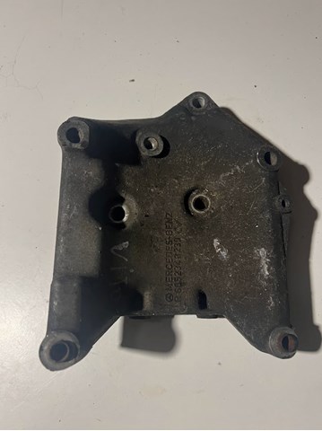 MERCEDES R6052340239 Кронштейн компрессора кондиционера в наличии Черновцы