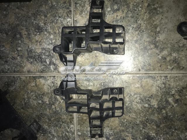 Правый кронштейн заднего бампера 8200735455 RENAULT