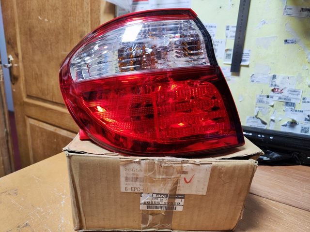 Фонарь задний левый, внешний 265553Y529 NISSAN