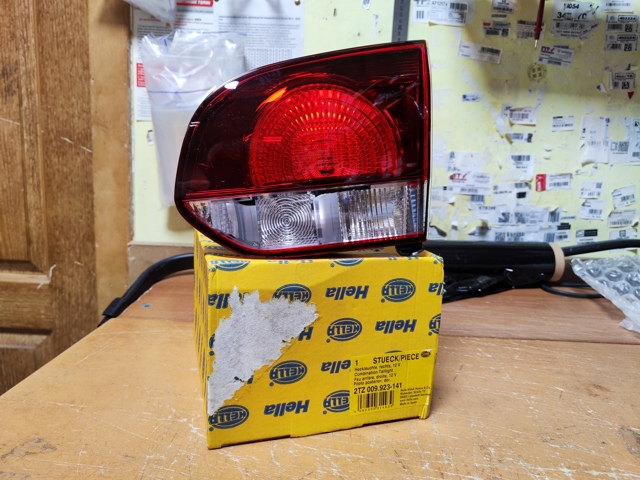 Фонарь задний правый, внутренний 2TZ009923141 HELLA