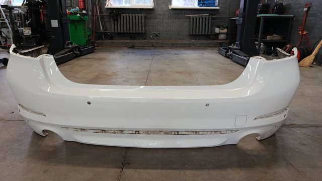 Задний бампер 51127475601 BMW