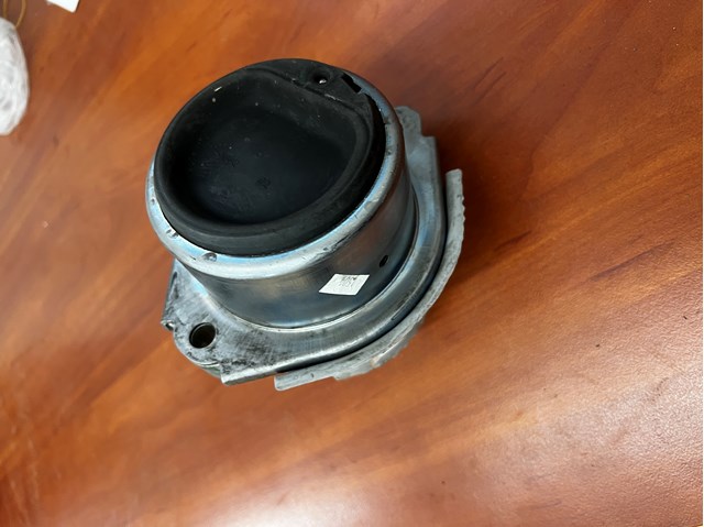 BMW 22116786836 Правая подушка двигателя в наличии Одесса