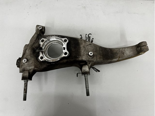 Цапфа поворотного кулака 31107857011 BMW