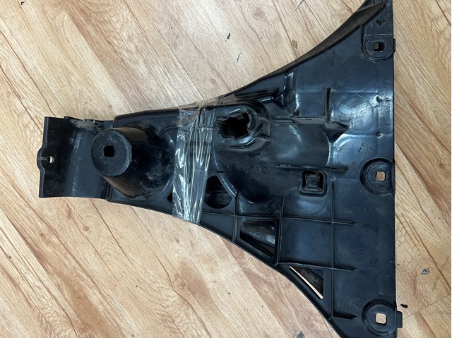 BMW 51127033716 Кронштейн бампера заднего внешний правый в наличии Черкассы
