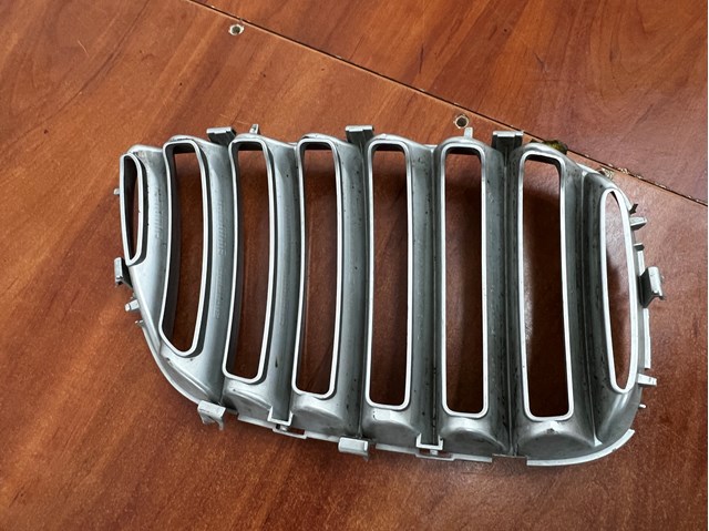 BMW 51137113733 Решетка радиатора левая в наличии Полтава