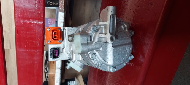 5QE816803L VAG Компрессор кондиционера купить в Житомир