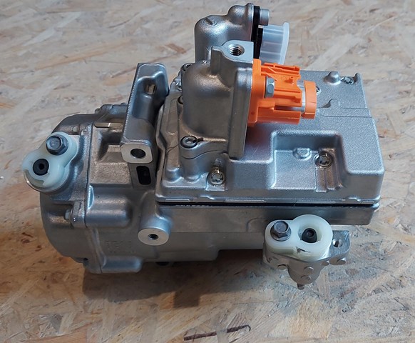 RENAULT 926005749R Компрессор кондиционера в наличии Ирпень