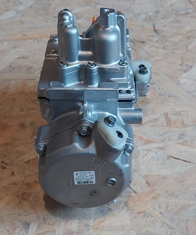 926005749R RENAULT Компрессор кондиционера купить в Ровно