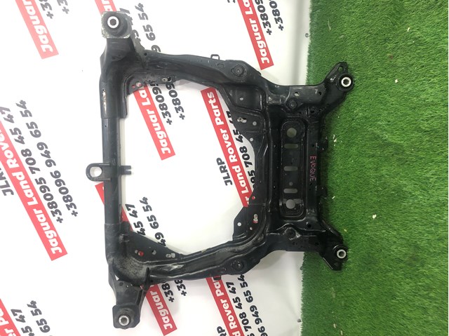 Поперечина передней подвески LR041717 LAND ROVER