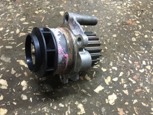 VAG 03L121011J Помпа в наличии Полтава