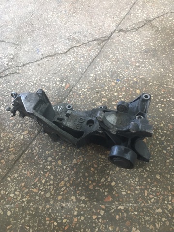Кронштейн генератора натяжной 03L903139H VAG