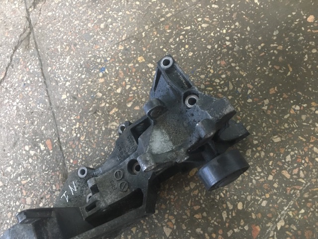 03L903139H VAG Кронштейн генератора купить в Сумы