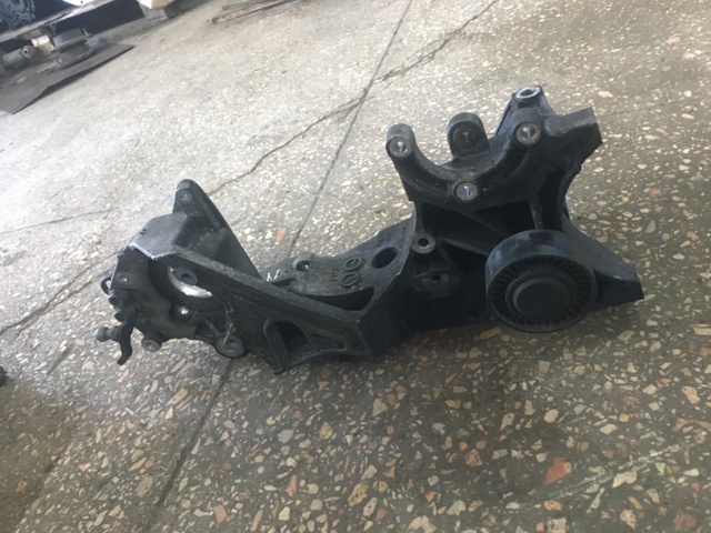 03L903139H Кронштейн генератора купить Сумы