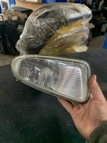 Противотуманка правая 04857238AB CHRYSLER