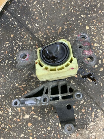 Правая опора двигателя 112108807R RENAULT