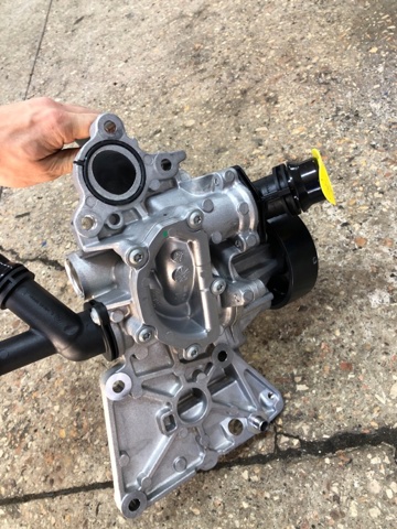 11519453667 Помпа водяная (насос) охлаждения, в сборе с корпусом купить Одесса