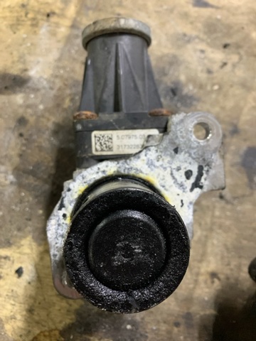 147105308R RENAULT Клапан ЕГР купить в Ирпень