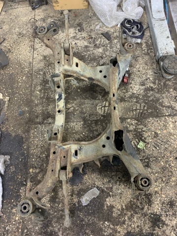Балка задней подвески поперечная Subaru Forester 4