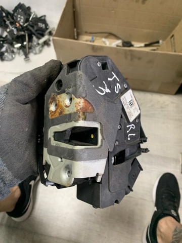 FORD 2107282 Замок двери задней левой в наличии Украина
