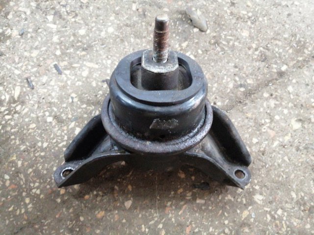 218102S200 HYUNDAI Правая подушка двигателя купить в Ирпень