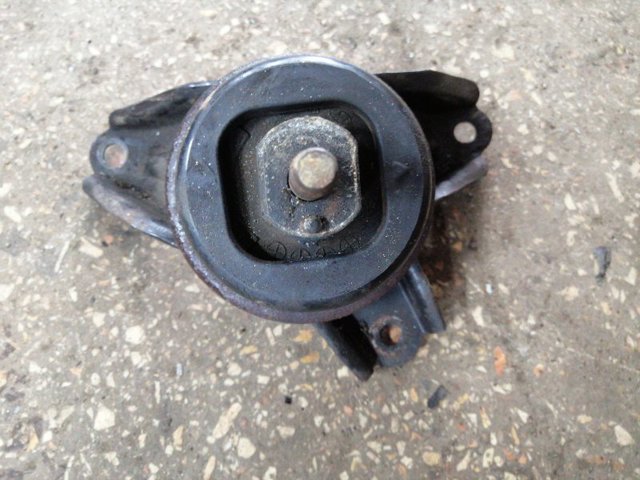 Правая подушка двигателя 218102S200 HYUNDAI