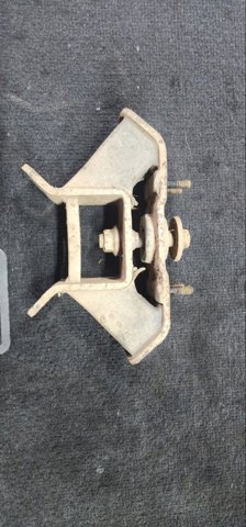 Левая опора двигателя 218323E384 HYUNDAI