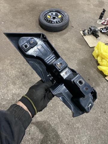 2285929 FORD Кронштейн бампера заднего правый купить в Кривой Рог