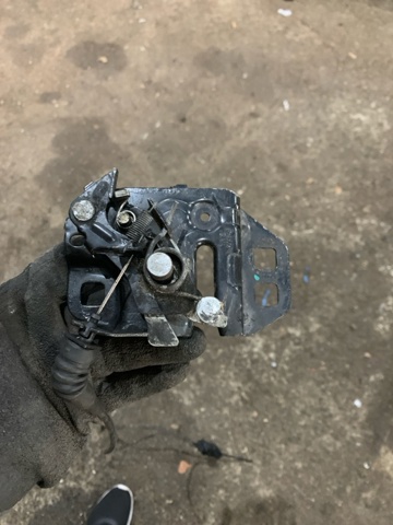 Замок капота, правый 2286438 FORD