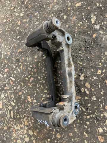 Направляющая скоба суппорта 26225AG100 SUBARU