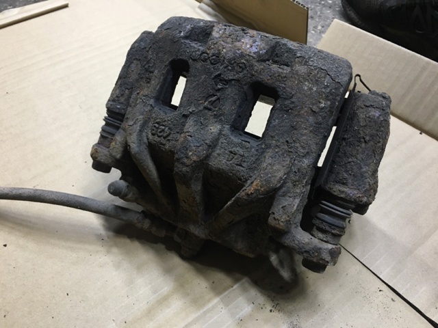 26292AG041 SUBARU Суппорт тормозной передний правый купить в Ужгород