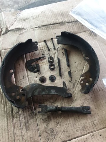 Задние барабанные колодки 26298AA011 SUBARU
