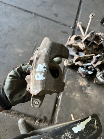 26692AJ060 Суппорт тормозной задний правый купить Хмельницкий