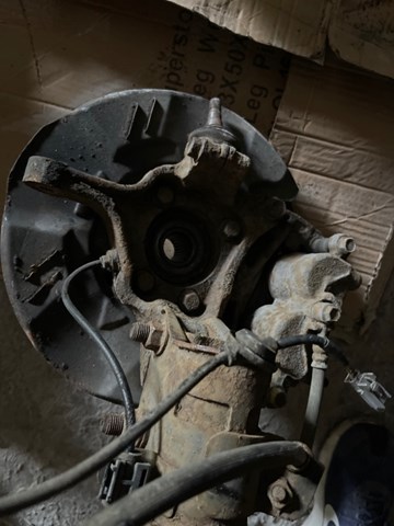 Цапфа (поворотный кулак) передний левый 28313AG030 SUBARU