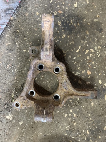 Кулак поворотный передний левый 28313SC010 SUBARU