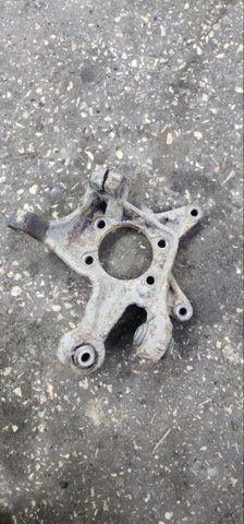 Кулак поворотный правый 28411FG000 SUBARU