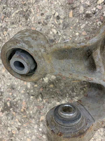 28411SG000 SUBARU Цапфа задняя правая купить в Винница