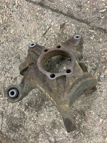 SUBARU 28411SG000 Цапфа задняя правая в наличии Ровно