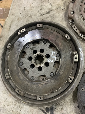 RENAULT 302184471R Комплект сцепления в наличии Кривой Рог