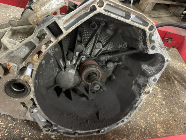 320105557R RENAULT КПП купить в Ужгород